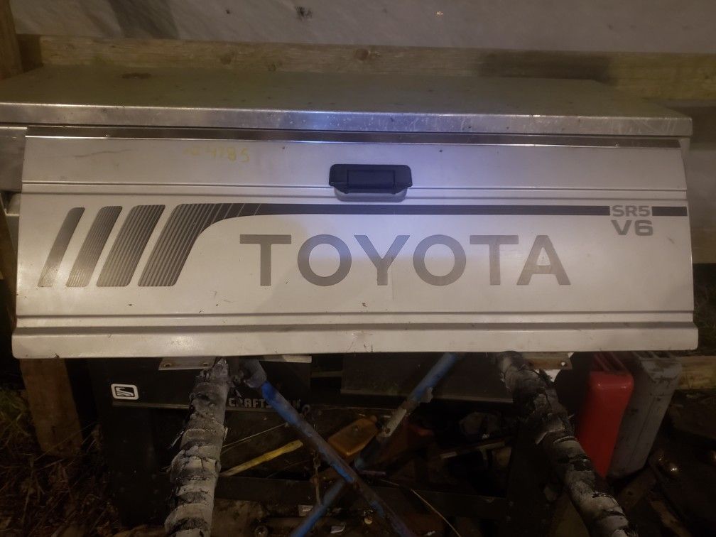 1984-88 Toyota 4x4 tailgate !!