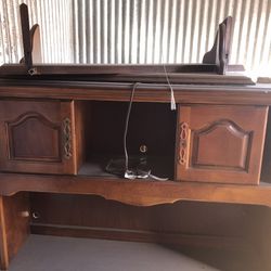 Desk with hutch top