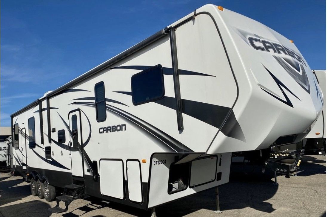 2014 KEYSTONE CARBON 387 TOYHAULER w/Separate Garage