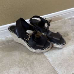 Woman’s Wedge Sandal 