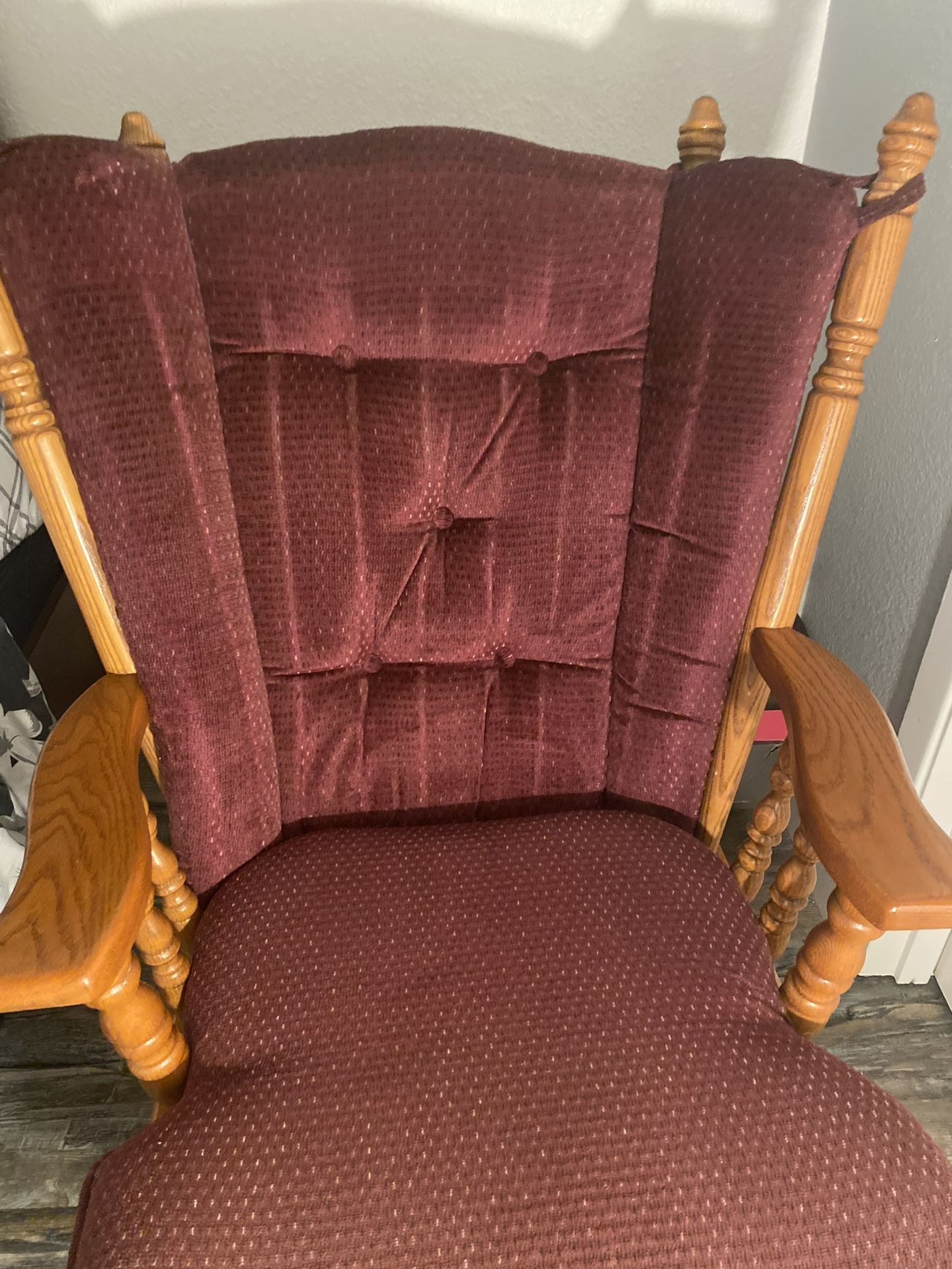 Amish High Back Glider Vintage Rocking chair new Condition