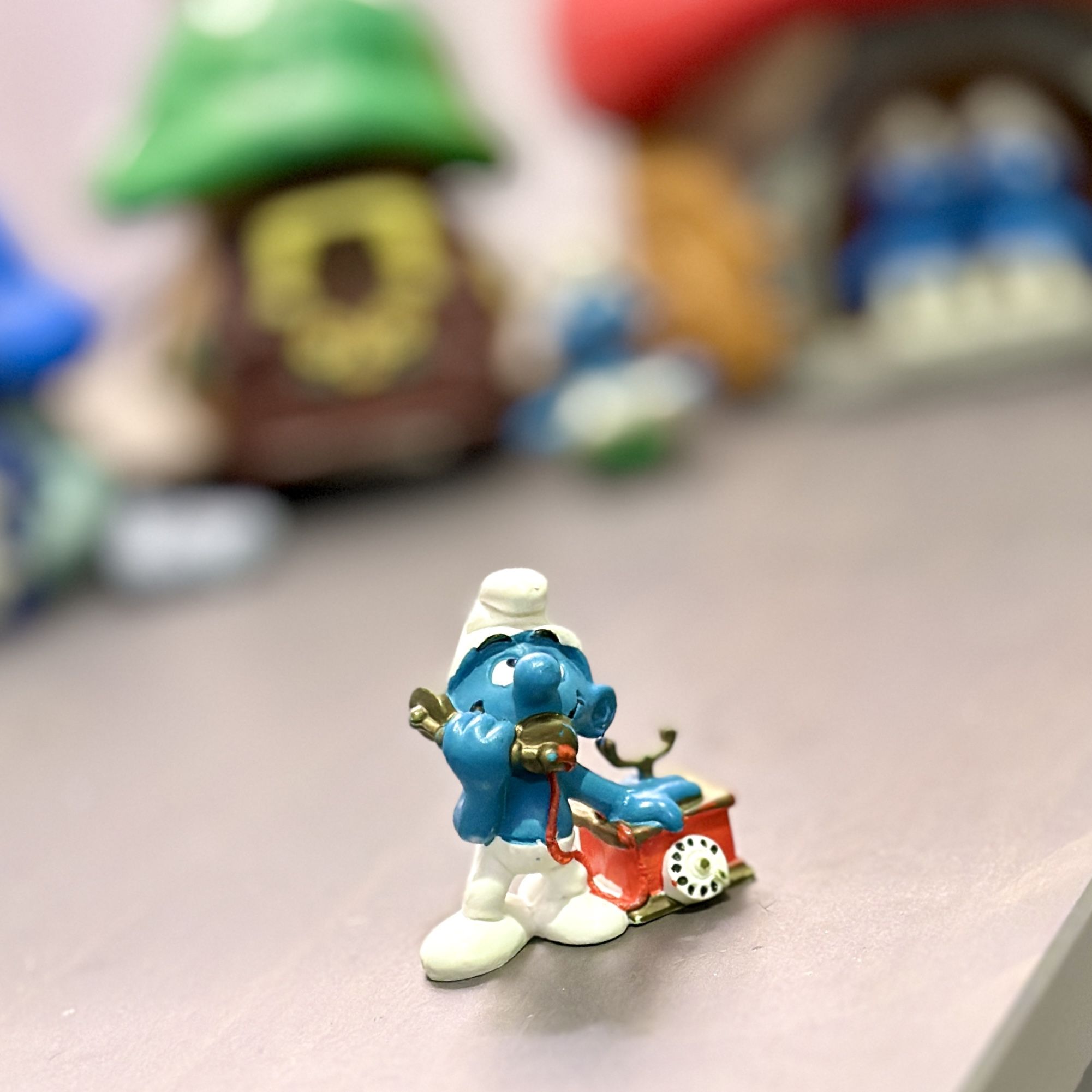 VTG Smurfs #20062 Telephone Smurf w/Rotary Phone (Thin Cradle) PVC Figure 1980