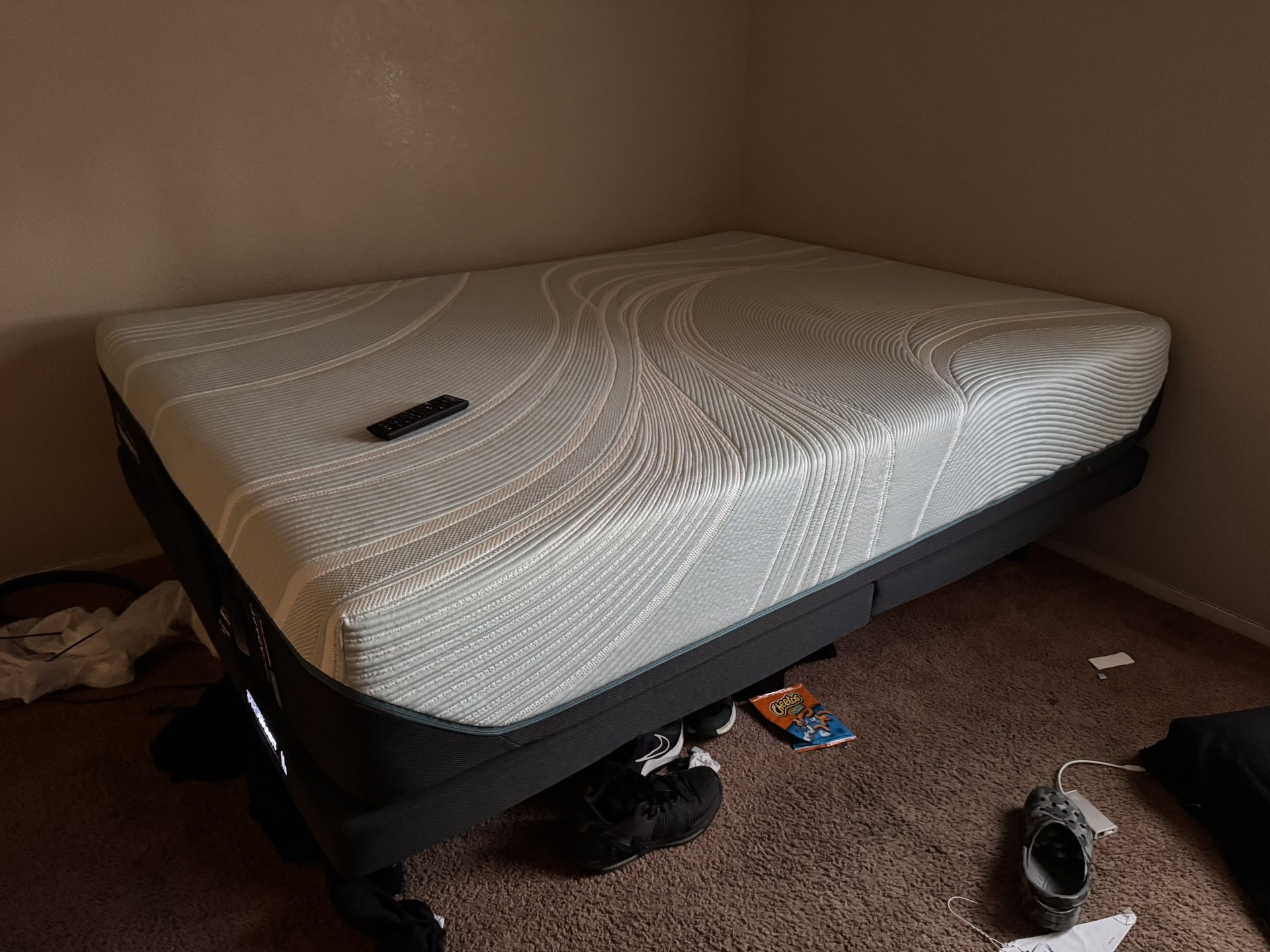 Temper Pedic Mattress And Pro Smart base 