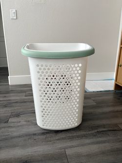 Plastic laundry hamper