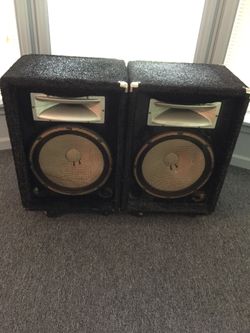 2 Yamaha Speakers S3115H (2)