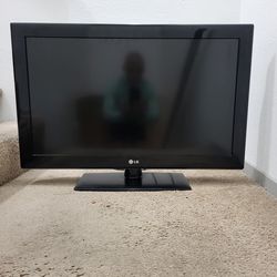 LG 32” Flat Screen TV – Works Good