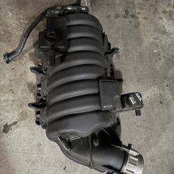 6.4 Hemi Intake Manifold 