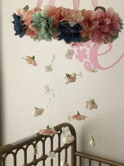 Flower baby mobile
