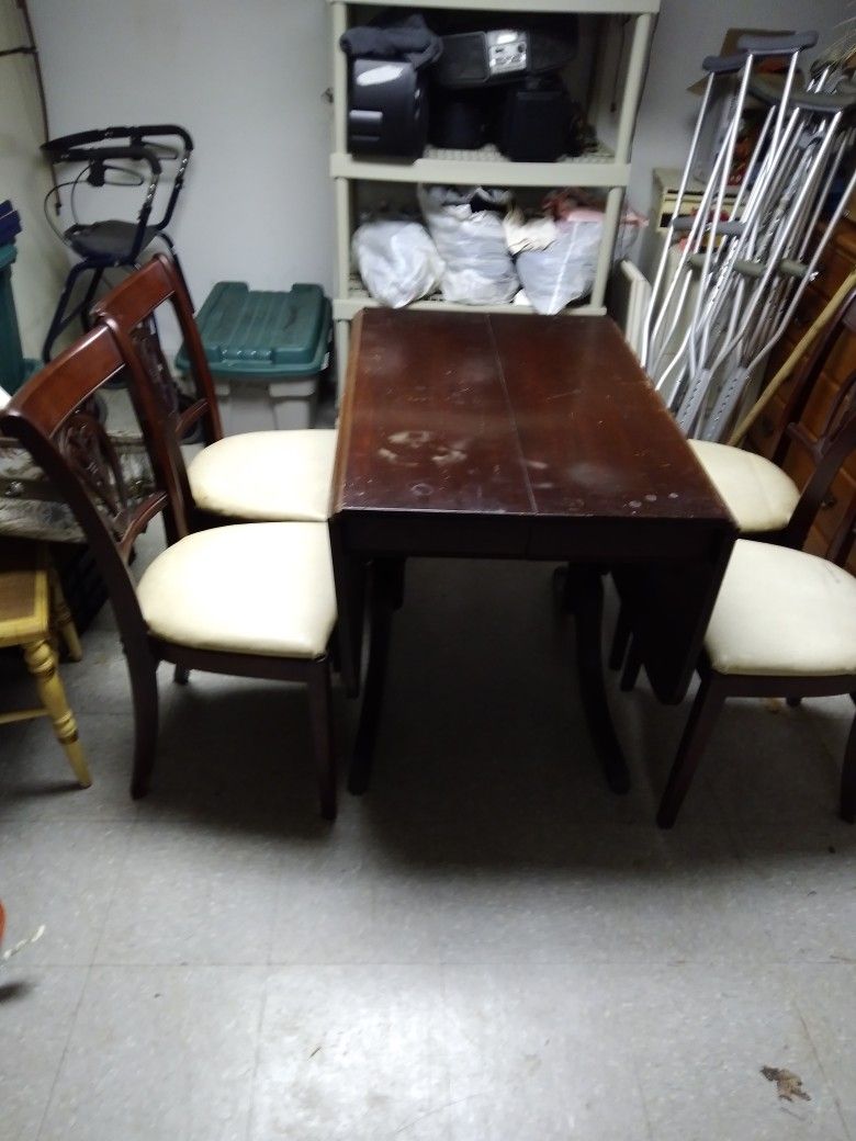 Vintage Dinning Room Table & 4 Chairs. Duncan Phife Style    600 Or Make Offer. Must Go