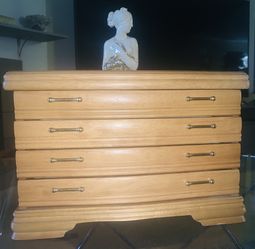 Very adorable jewelry box!
