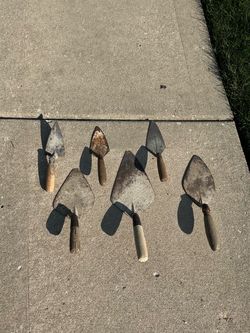 Pointing Trowels with Wooden Handles