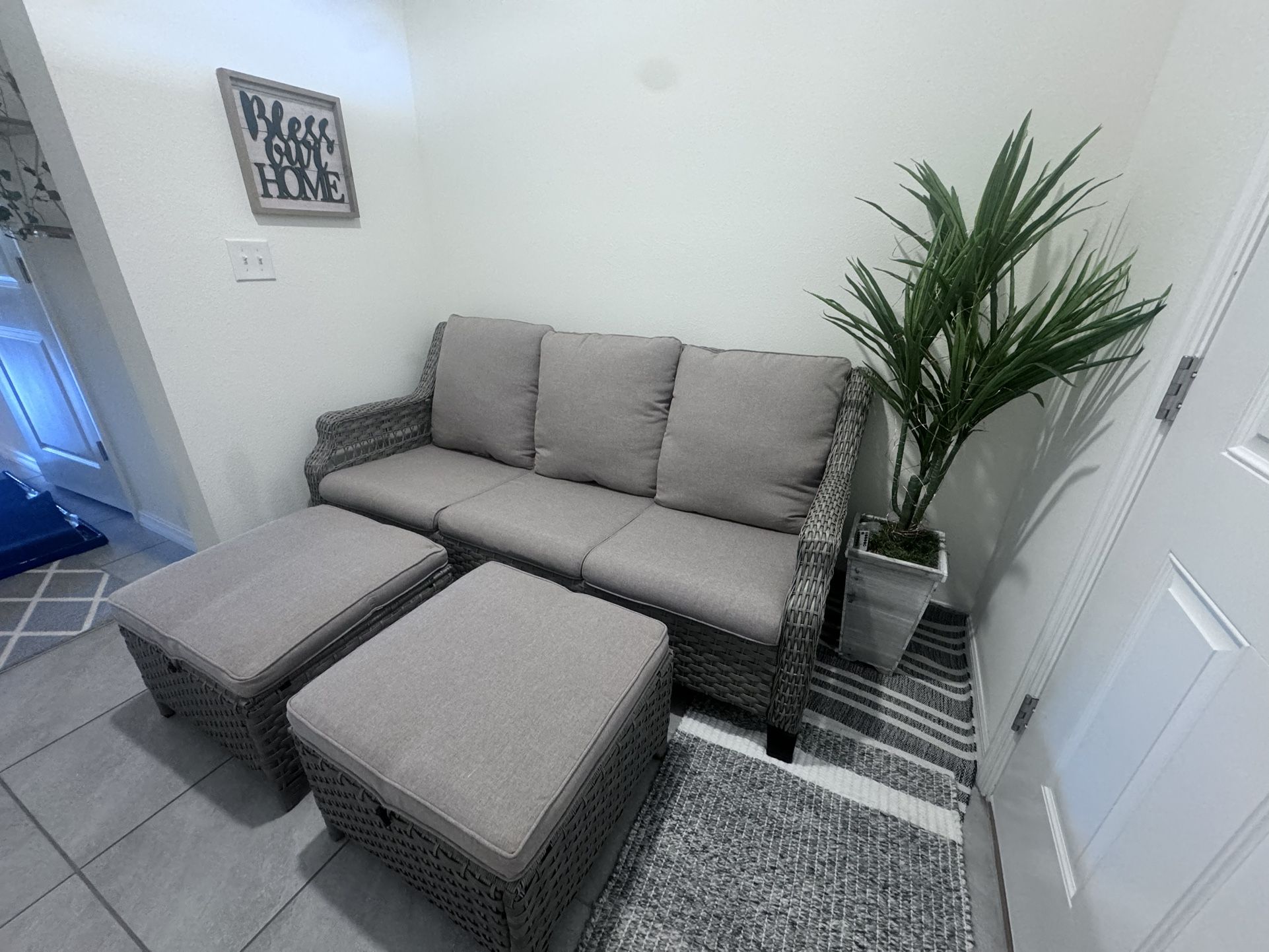Wicker 3 Seat couch With Cushions BRAND NEW