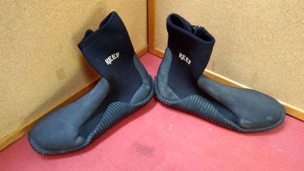 Size 9 mens. Rubber scuba boots