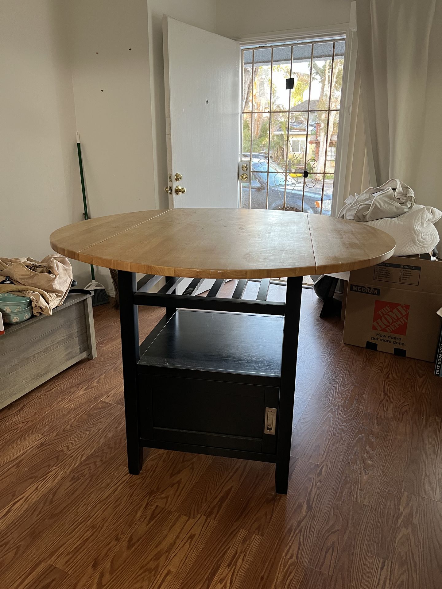 Extendable Round Table