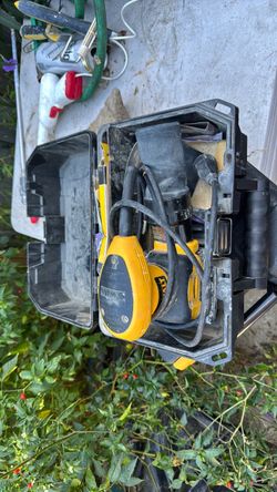 Dewalt sand machine electric model D26441 1/4 sheet palm sander