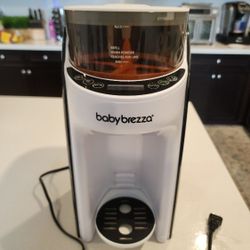 Baby Brezza Formula Pro Advanced, Works Perfect, Clean