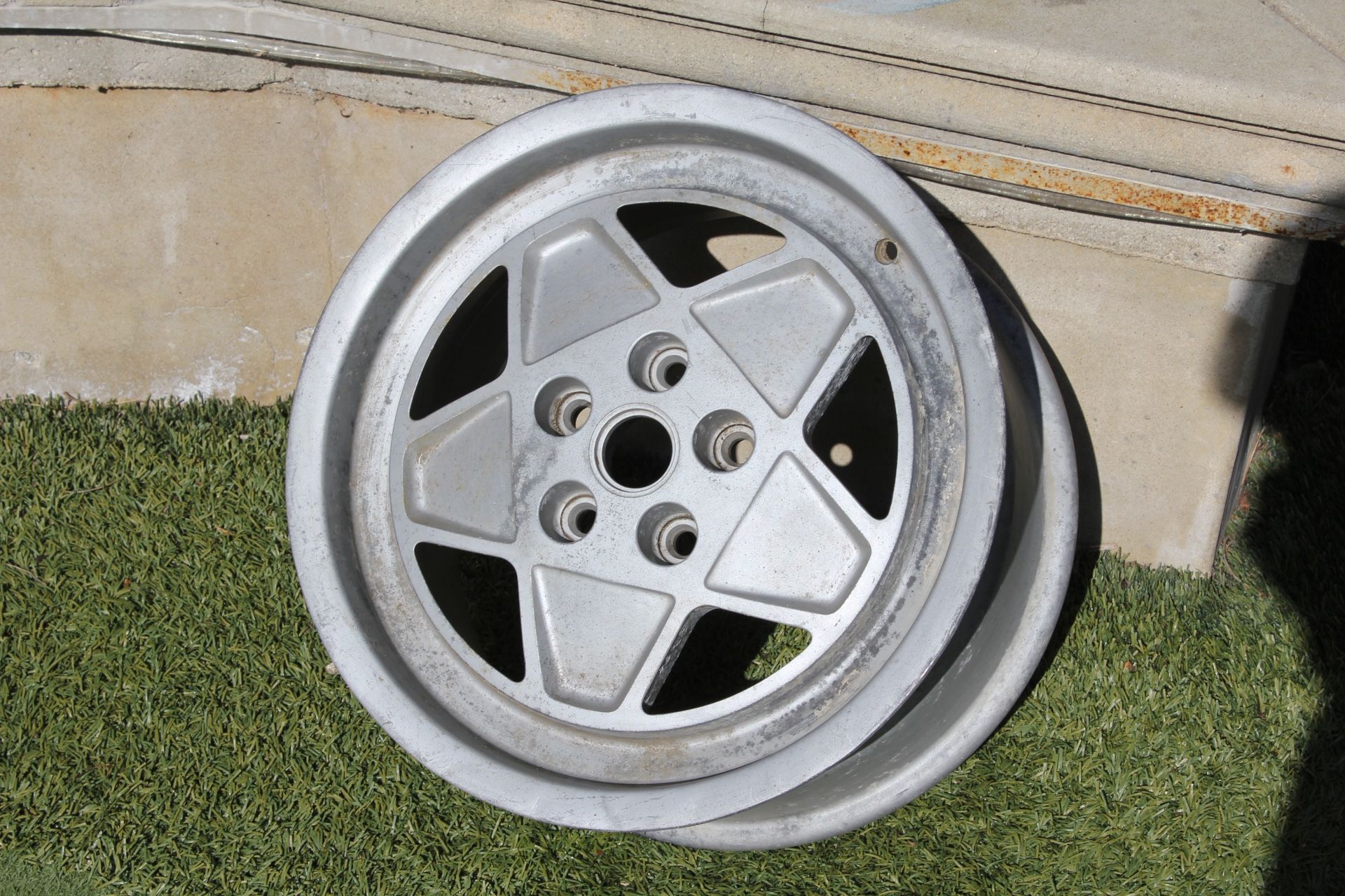 Set of Two Ferrari 16x9.5 Rear Wheels – P/N 126949 – Made in Italy