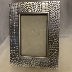 Vintage Metal CROCODILE Satin Sliver 4”x6” Photo 7”x9” Picture Frame