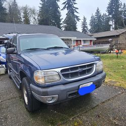 2000 Ford Explorer