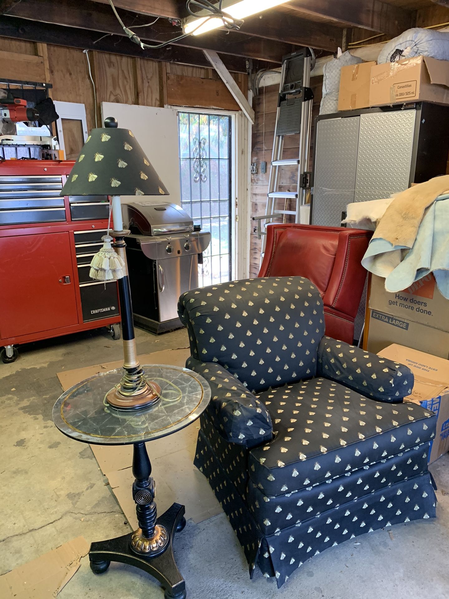 Nice quality chair with a bee print. So cute has a matching lamp sold separately.