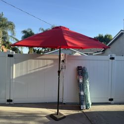 Hampton Bay 9ft Auto Tilt Umbrella (Red/Green)(Brand New)