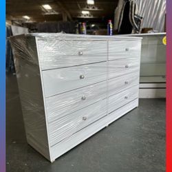 Dresser/ Eight drawers dresser