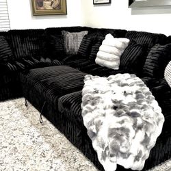 Sectional Couch With Convertible Bed 