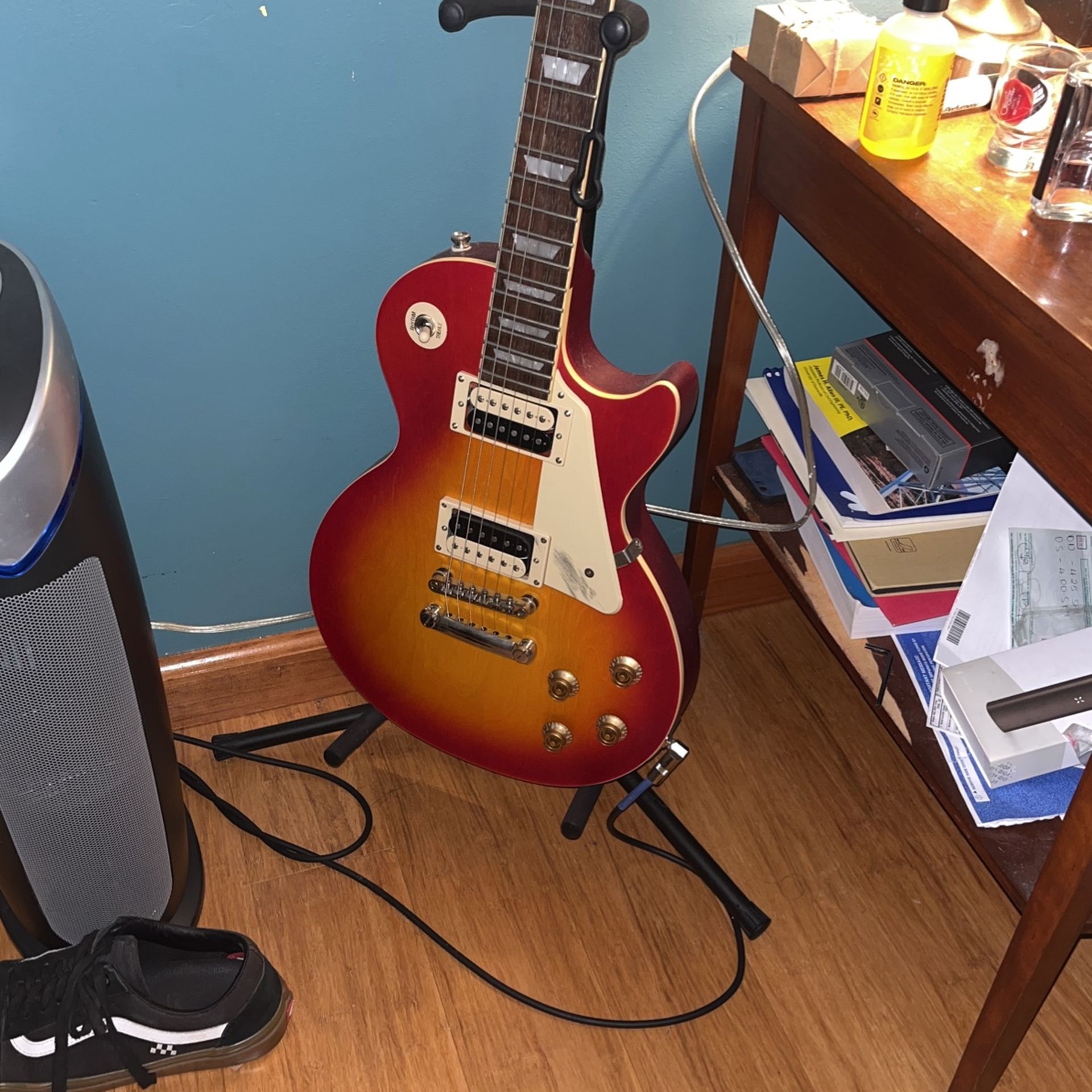 Epiphony Les Paul Classic Electric Guitar