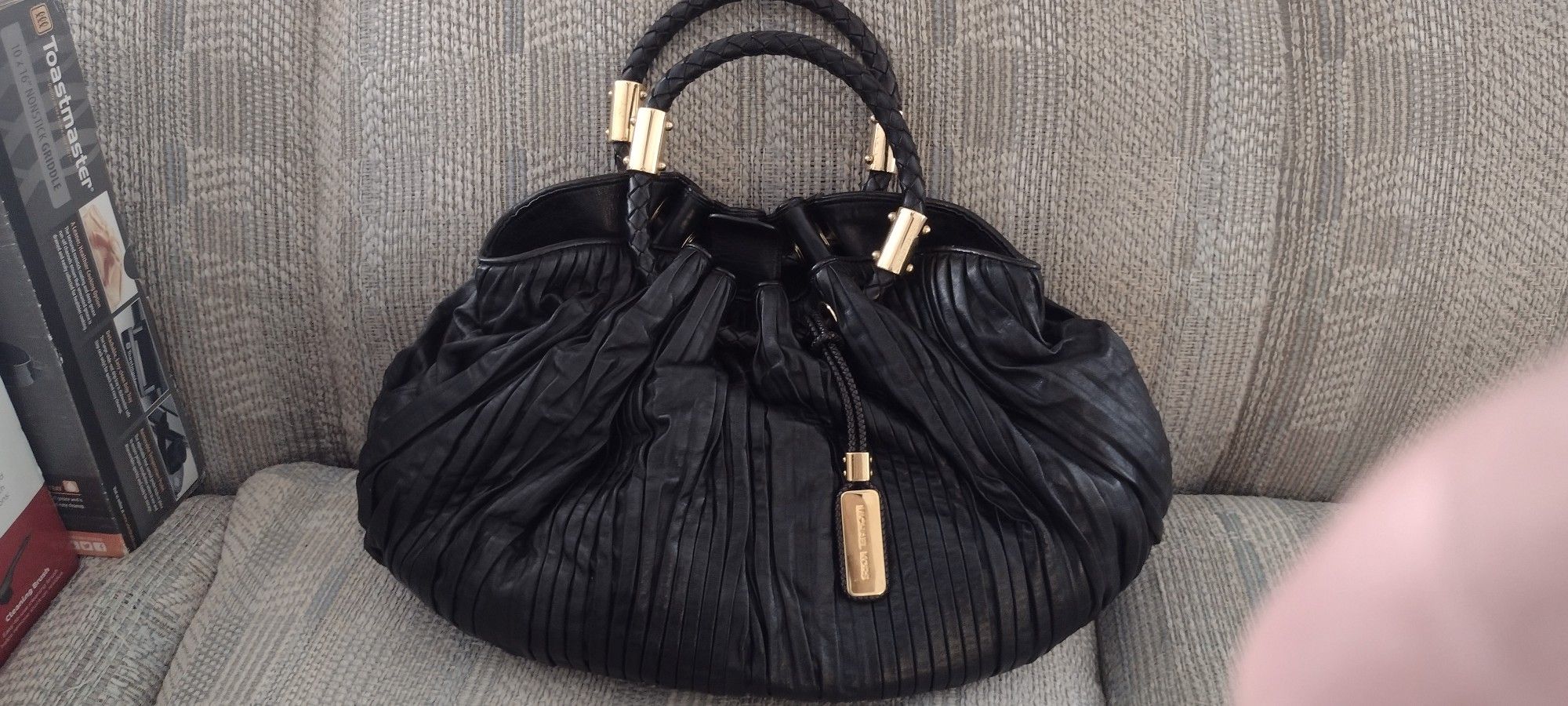 MICHAEL KORS SCORPIOS RING TOTE, NEW WITH TAGS!