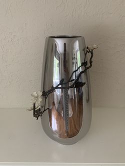 Michael Aram Dogwood Centerpiece Vase
