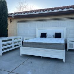 Z-Gallery King Bedroom Set! 