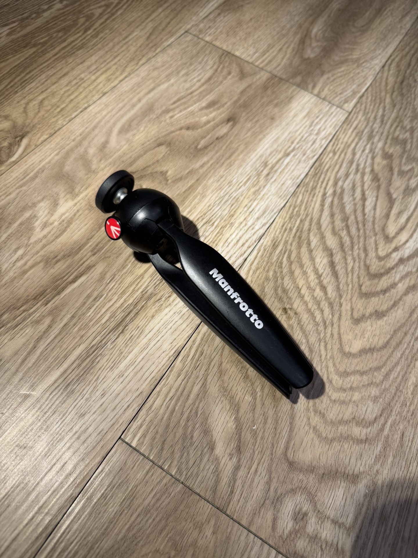 Manfrotto MTPIXIMII-B, PIXI Mini Tripod with Handgrip for Compact System Cameras