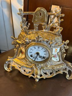 Antique clock. Missing the key. Located in Orange.