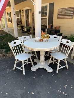 Must sell today! Dining room set, kitchen table and chairs, breakfast nook