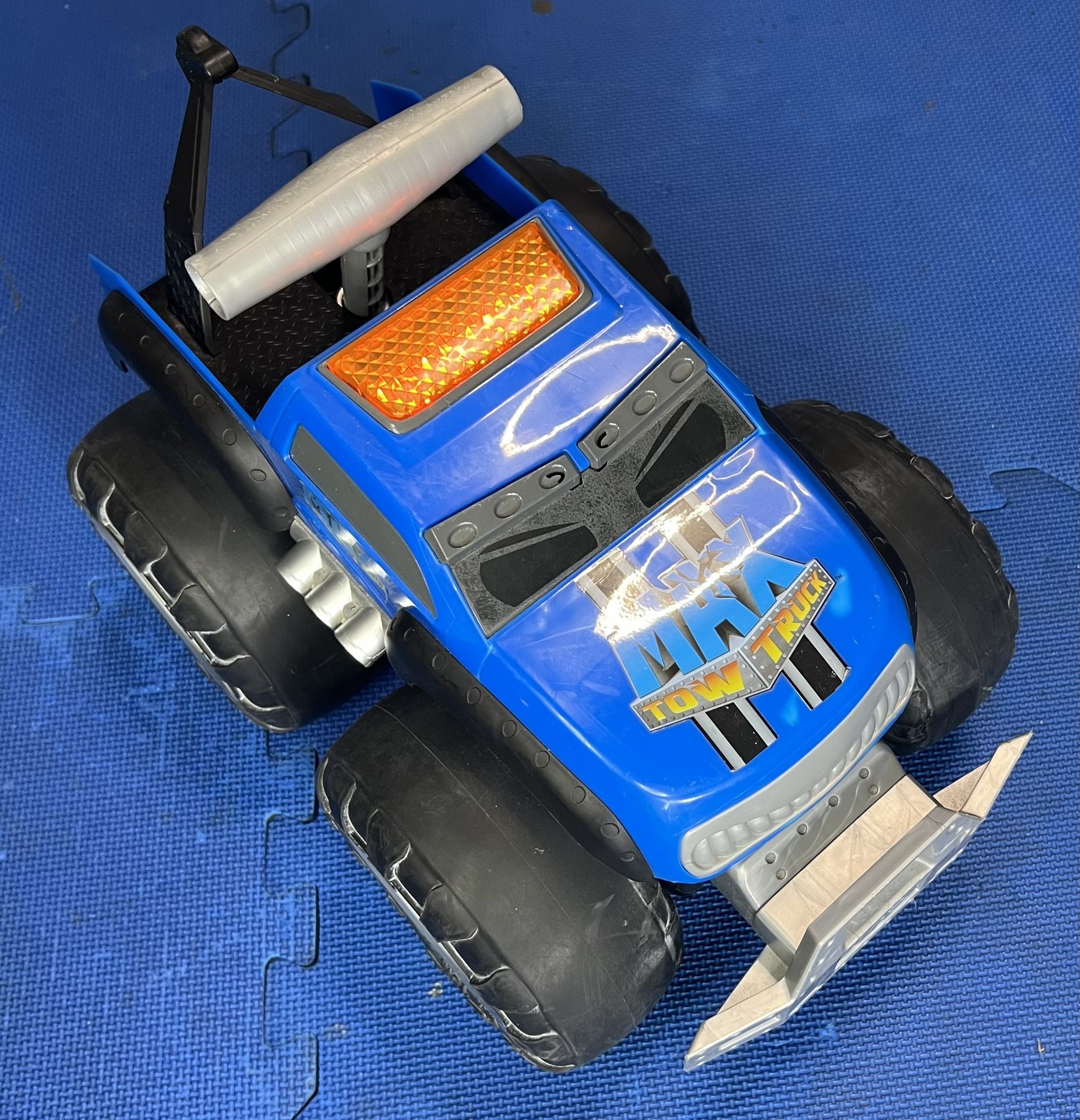 2014 BLUE Max Tow Truck Turbo Speed Max by Jakks Pacific Pre owned TESTED