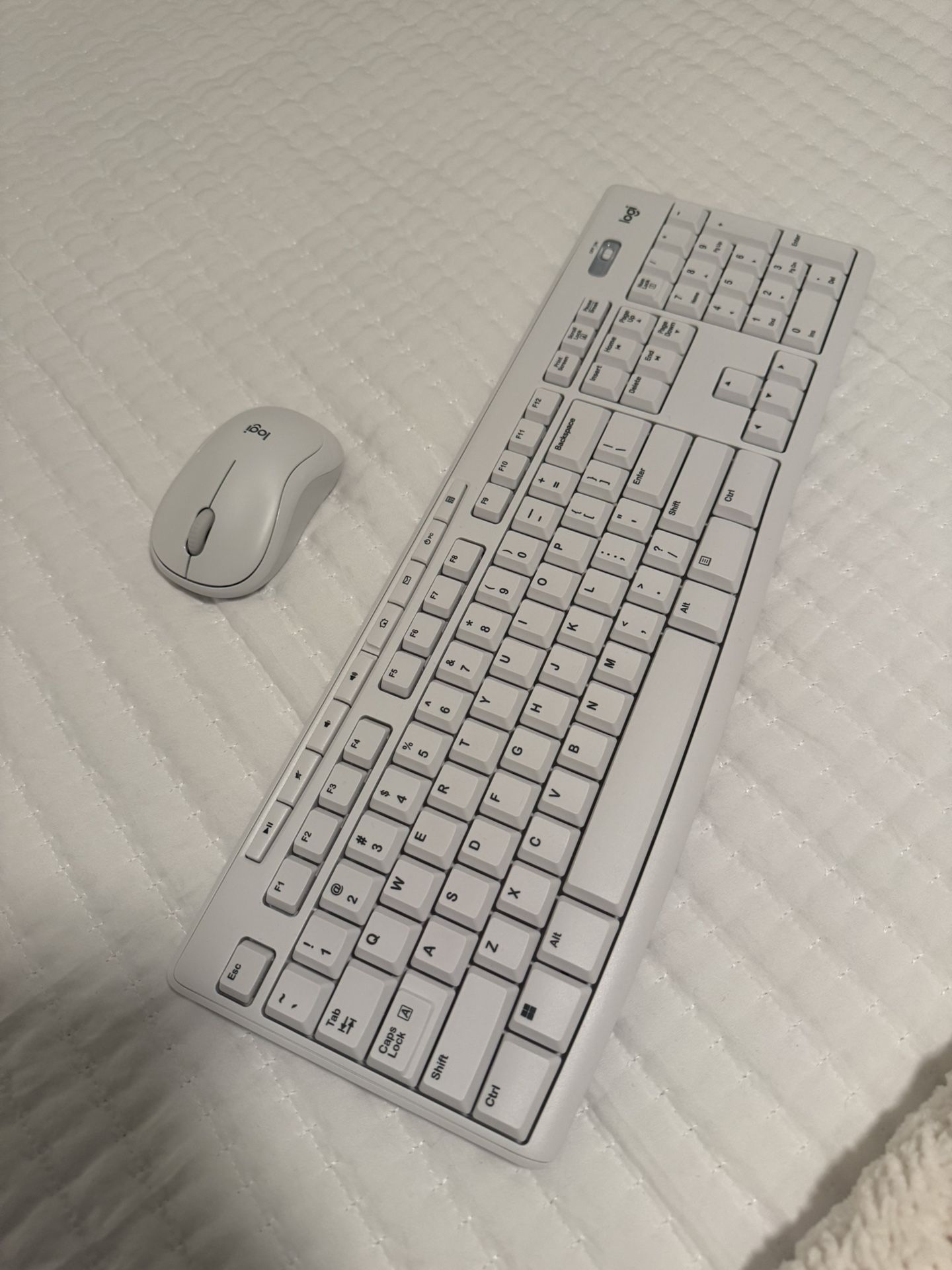 Logitech Wireless Keyboard and Mouse Combo - White