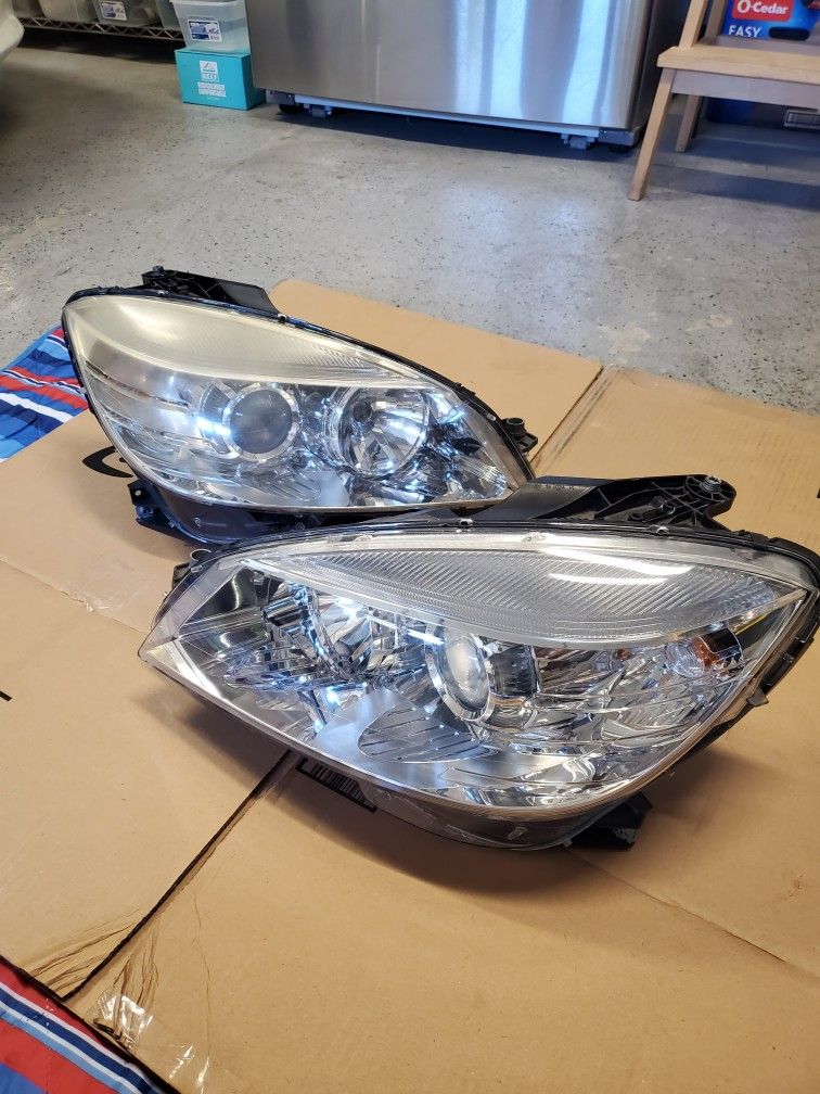 FREE   Mercedes Benz C(contact info removed) Head light assembly