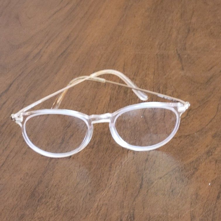 Jean Lafont Paris Hockney 7060 Transparent eyeglasses frame 49-19-148.
Made in France. New, never been used. Frame only.