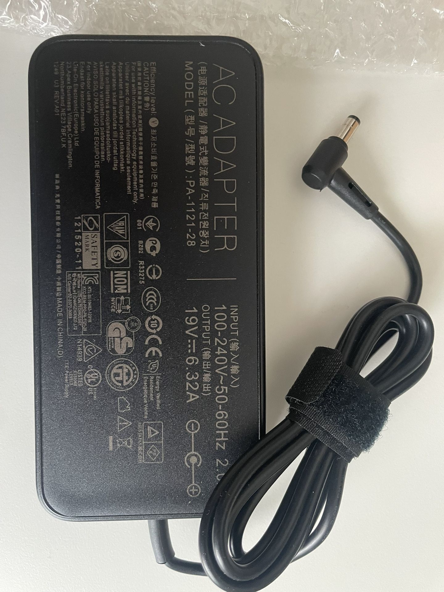 19V 6.32A 120W Laptop Adapter