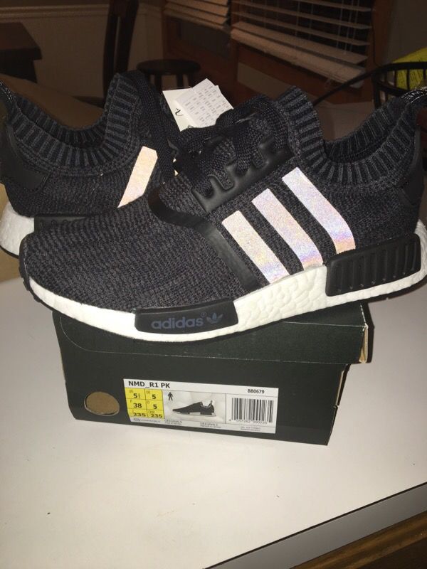 Adidas NMD R1 PK Textile Wool Black BB0679 Size 5.5 LIMITED DS for Sale in Evergreen Park, IL - OfferUp