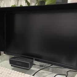 HP Dreamcolor z27x with Sunshade Hood 