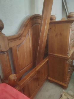 Queen size bed wood