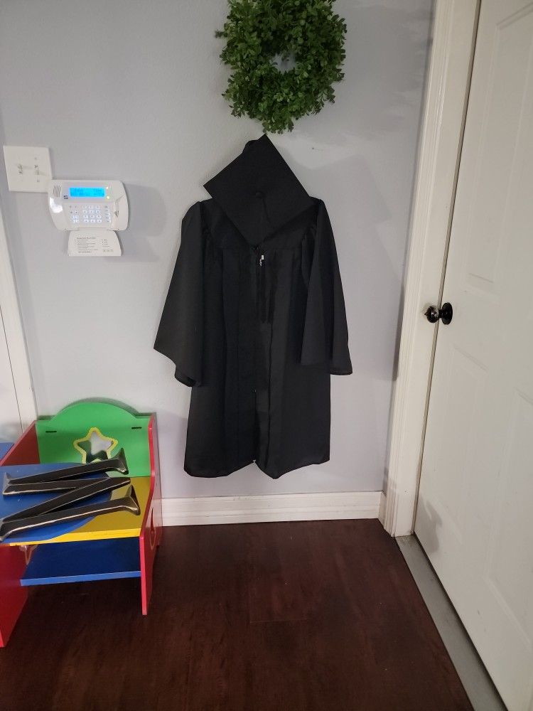 Toga y birrete de graduación