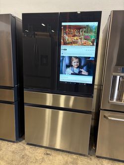 USED LIKE NEW SAMSUNG FAMILY HUB