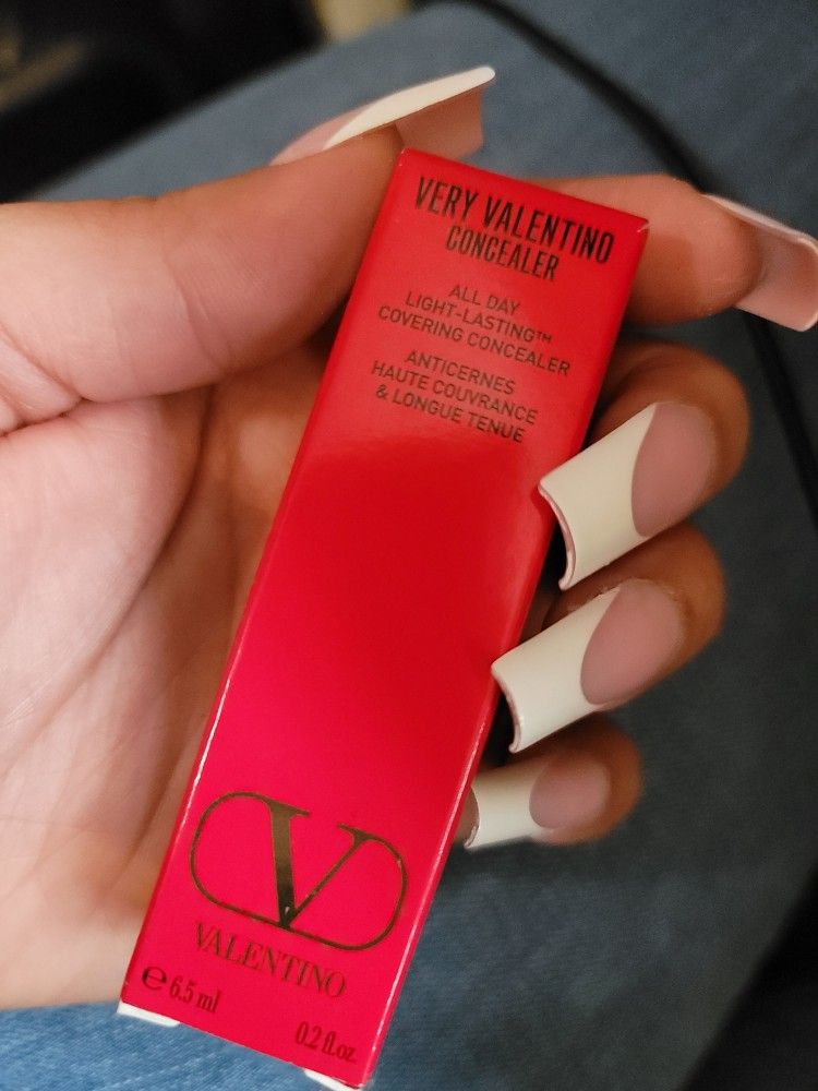 Very Valentino Concealer