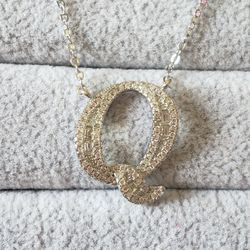 Letter Q pendant Necklace 
