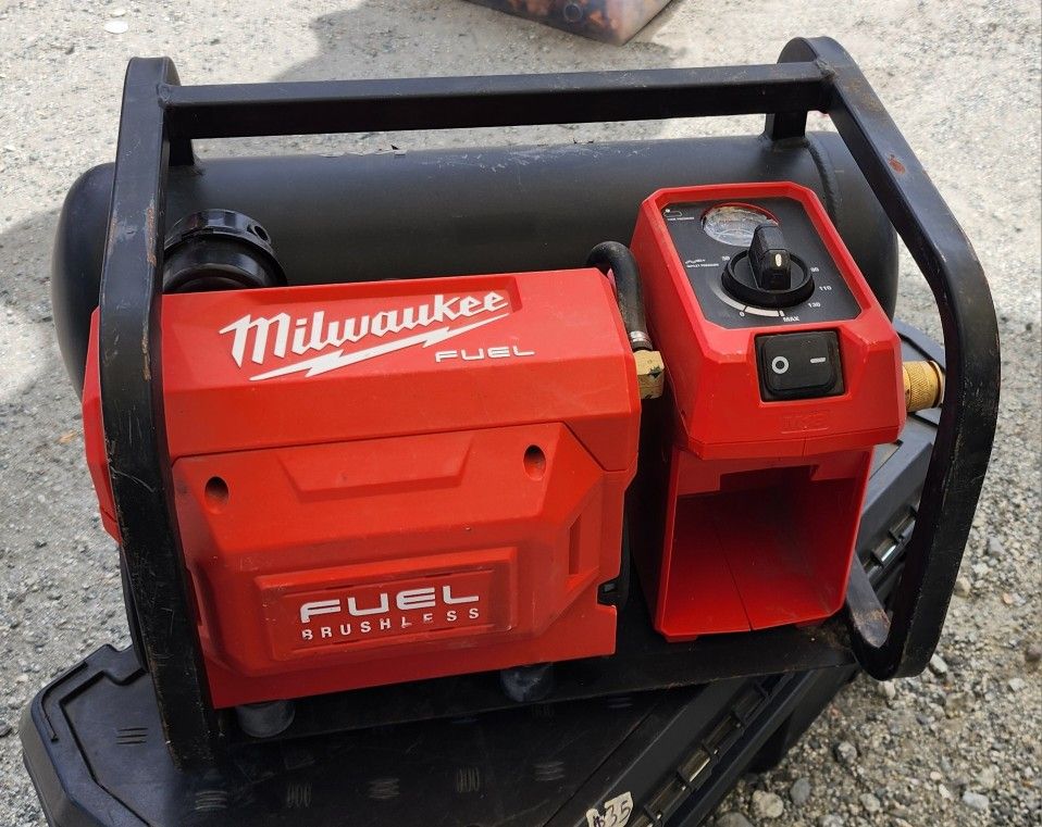 Milwaukee M18 FUEL Compact Quiet Compressor!