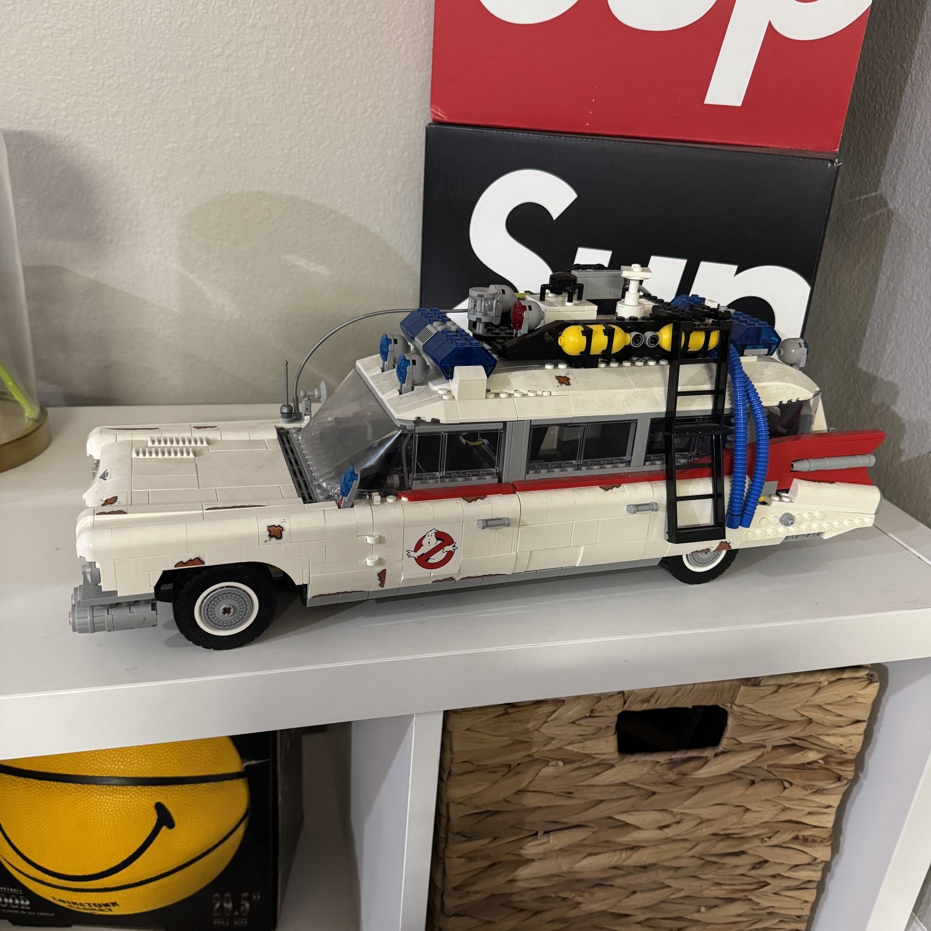 LEGO Icons Ghostbusters ECTO-1 Car Set 10274