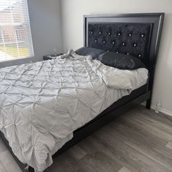 QUUEN SIZE BED FRAME WITH LED HEADBOARD 