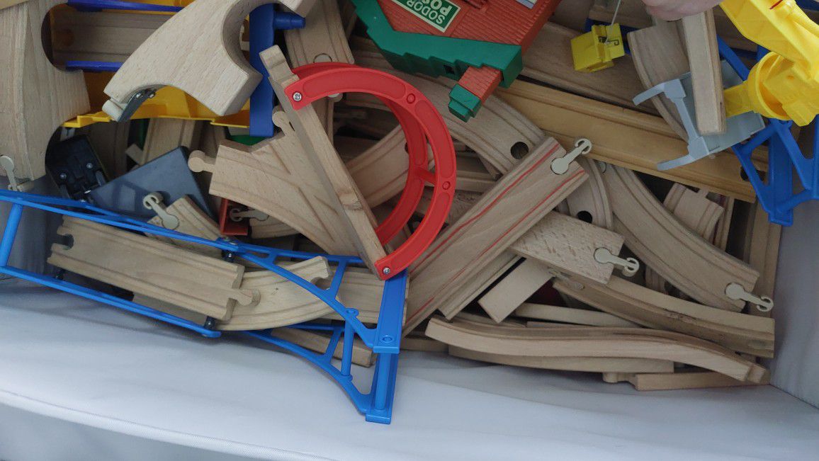 Set Of 200+ Pieces Of Wooden Train Tracks, Engine & Wagongs